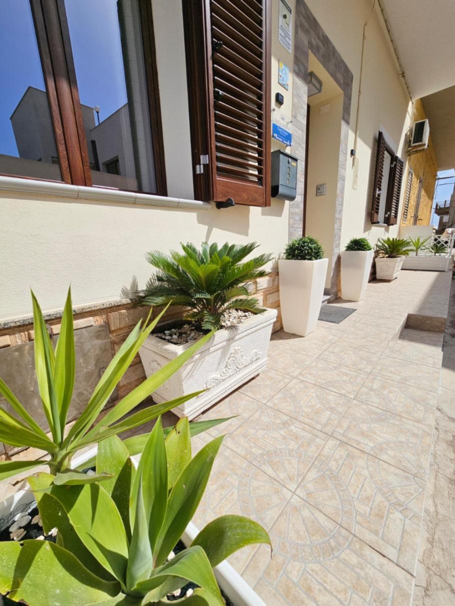 Perla Del Sud - Guest House LMP Екстериор снимка